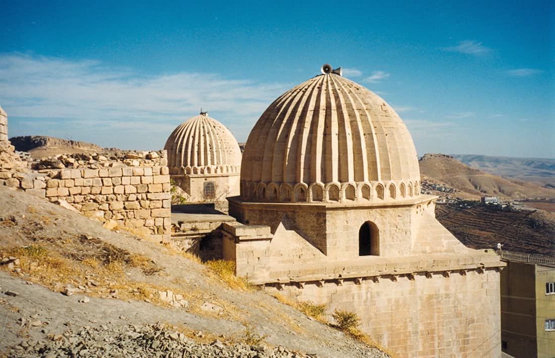 1. Mesopotamian Panoramas & Golden Stone Architecture